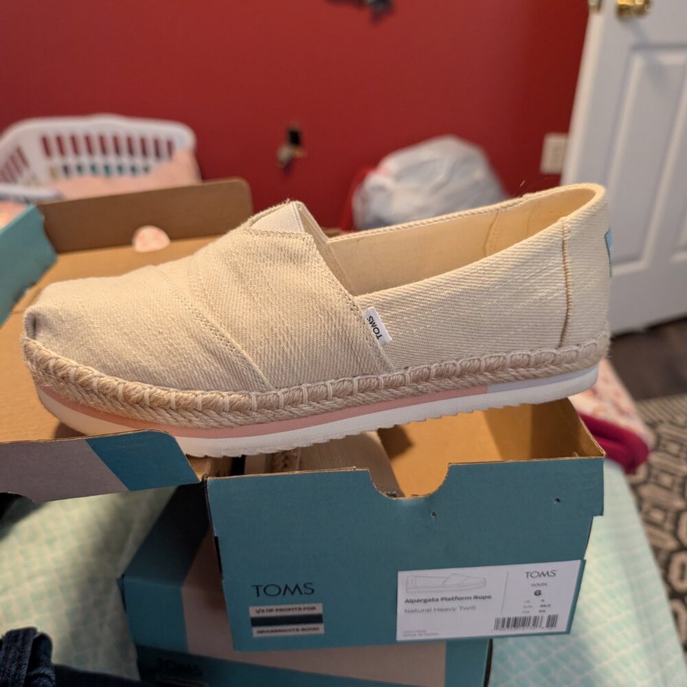 Shoes - Picture 2 of 3